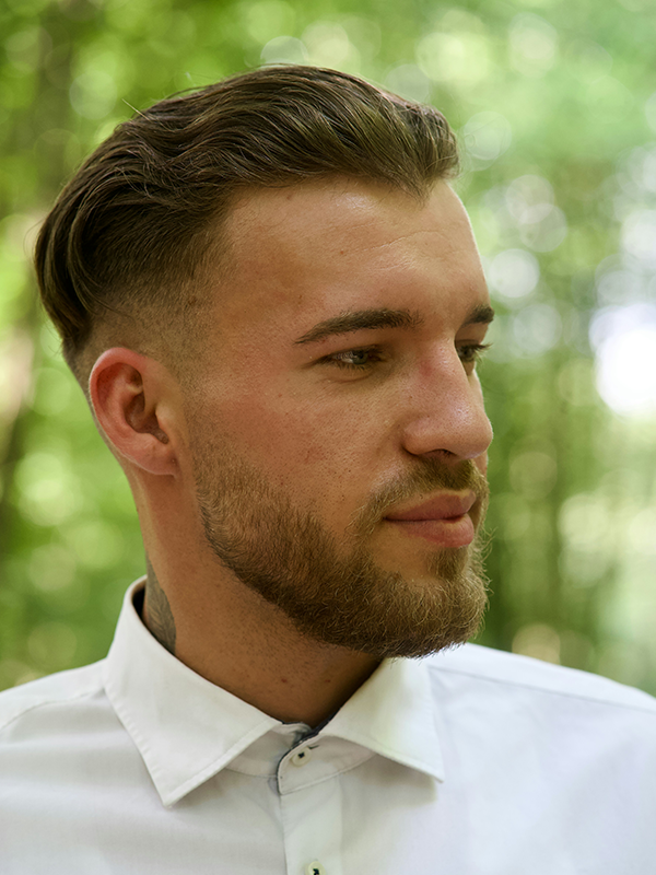 Slick back lungo con man bun